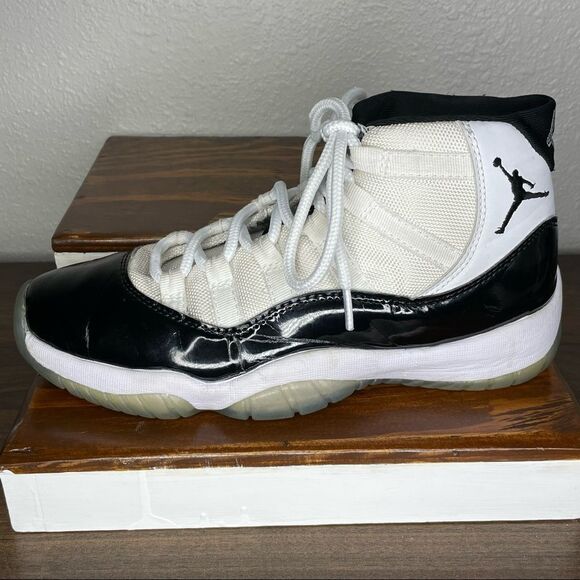 Nike AIR JORDAN 11 RETRO 'CONCORD' 2016 Size 7 Black and White - Picture 3 of 13
